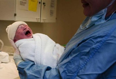 لأوّل مرّة.. ولادة طفلٍ من رحم امرأة متوفّاة!