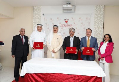 اتفاقية تعاون بين الخيرية الملكية وجامعة الخليج العربي وبنك الإثمار 