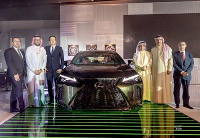 لكزس تطلق سيارة UX الكروس-أوفر الفاخرة الجديدة كلياً