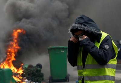 باريس تنفض رمادها.. وماكرون يوجه خطاباً للشعب