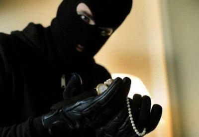 القبض على عصابة لسرقة المجوهرات من المنازل بينهم إيرانيان