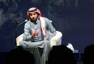 الشاعر السعودي الذي حوّل لوحات البلدية إلى مطلع قصيدة