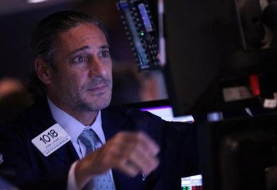 الأسهم الأمريكية تهبط بشدة في التعاملات المبكرة بفعل مخاوف بشأن النمو