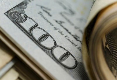 الدولار يتراجع مع ترقب بيان المركزي الأميركي