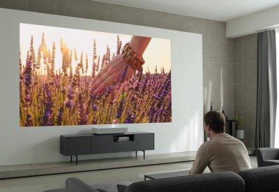 LG تزيح الستار رسميًا عن البروجكتور LG CineBeam Laser 4K 