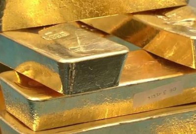 الذهب يرتفع قرب أعلى مستوى له في 6 أشهر