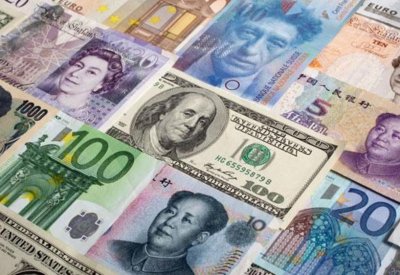 اليورو والين يرتفعان والضبابية السياسية الأمريكية تنال من الدولار