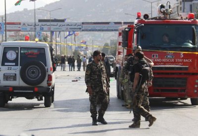 انفجار سيارة ملغومة وإطلاق نار خارج وزارة أفغانية