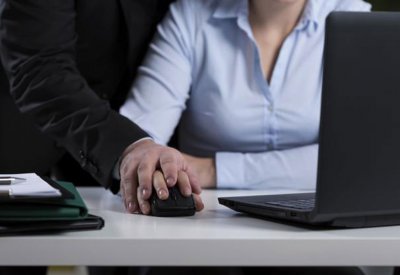تأييد الحبس سنة لصاحب شركة اعتدى على عرض موظفتين
