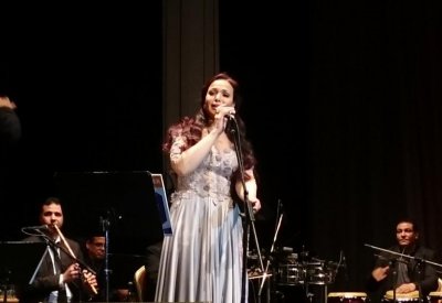 "رحمة" تشعل المسرح الصغير احتفالا بعودتها للوسط الفني