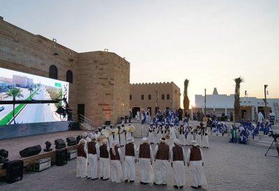 القرية التراثية في  الجنادرية تستقطب الأسر السعودية
