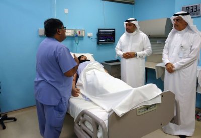 وكيل وزارة الصحة يزور مركز المحاكاة الطبية بجامعة الخليج العربي