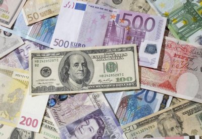  الدولار يتراجع أمام الين واليورو في ختام أقوى عام منذ 2015