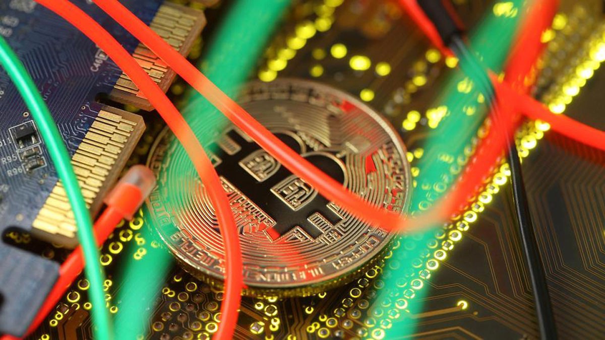قيمة بيتكوين.. من 20 ألف دولار إلى 4 آلاف دولار