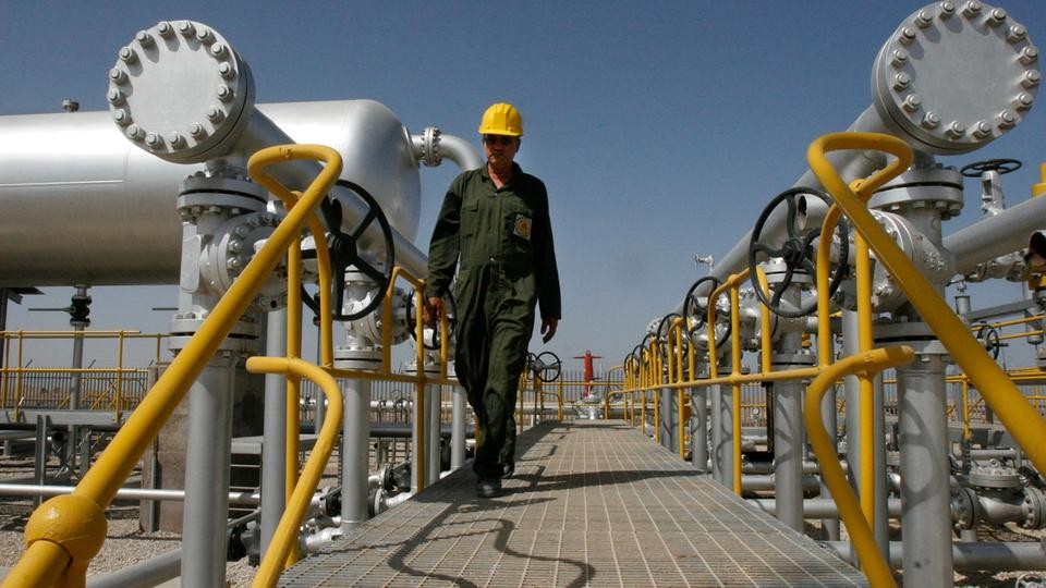 النفط.. أضعف أداء شهري بـ 10 سنوات يهوي بالأسعار 20%