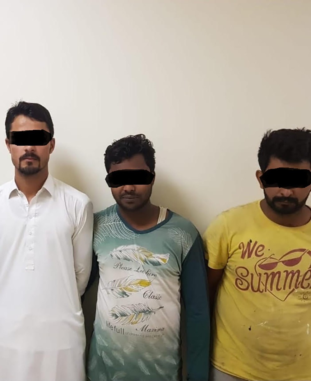 القبض على 3 آسيويين مشتبه  بسرقتهم  قطع المنيوم من إحدى الشركات