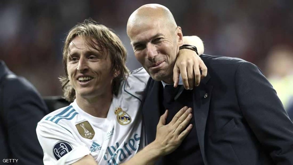 بعد 3 أعوام.. مودريتش يكشف "نبوءة المكتب" مع زيدان
