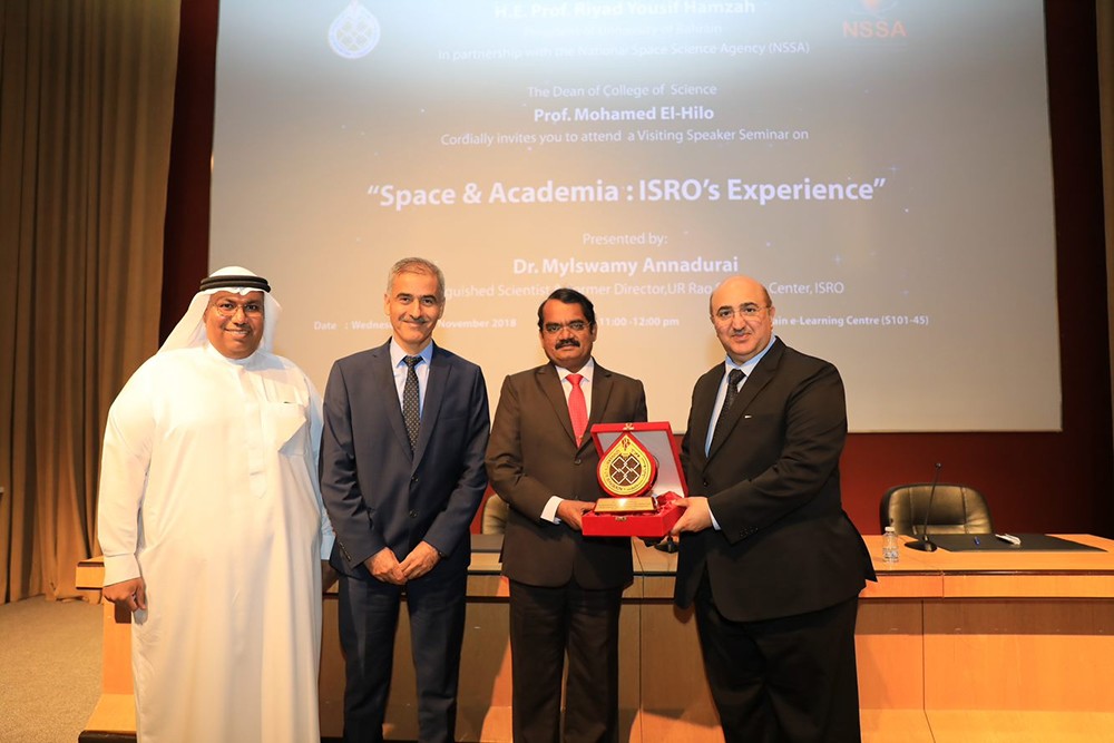 عالم الفضاء الهندي د. أنادوراي يحاضر بجامعة البحرين