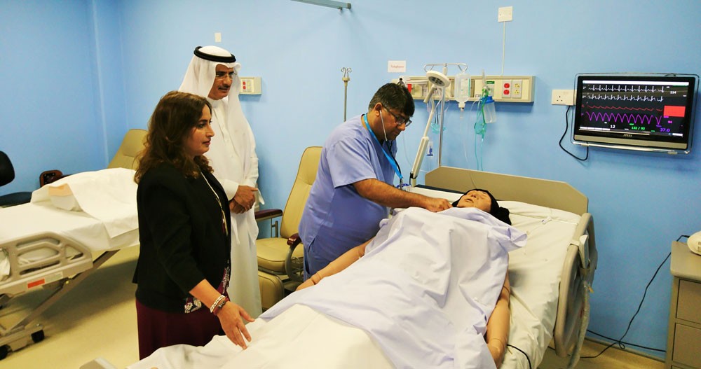الجلاهمة تطلع على إمكانات مركز المحاكاة الطبية بجامعة الخليج العربي