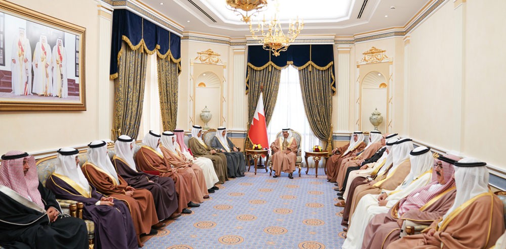 سمو رئيس الوزراء يؤكد الاستمرار في تبني المبادرات التي ترتقي بالخدمات