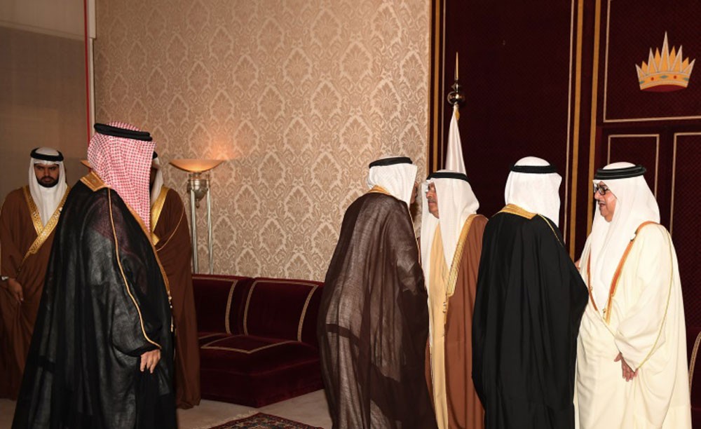 أشقاء جلالة الملك يستقبلون المعزين في وفاة سمو الشيخة نورة آل خليفة