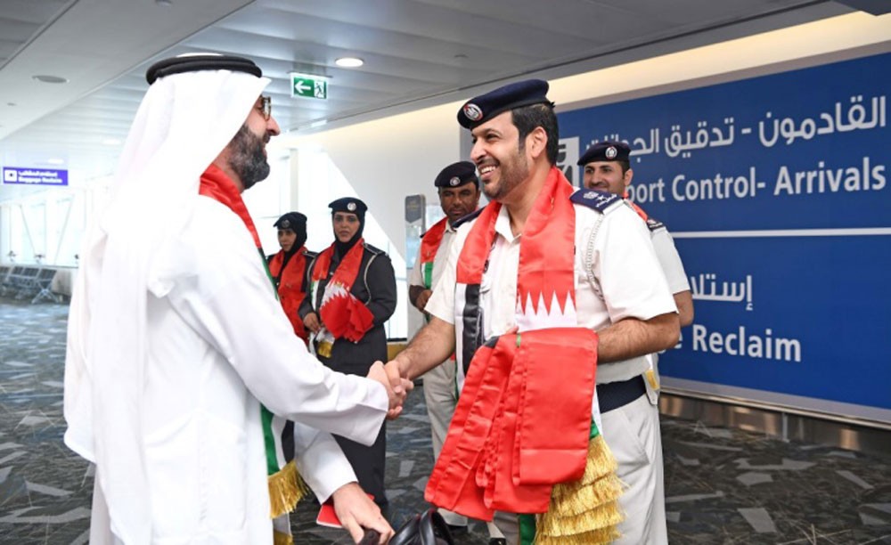 الامارات تشارك البحرين اعيادها وتستقبل البحرينيين بالورود والأعلام