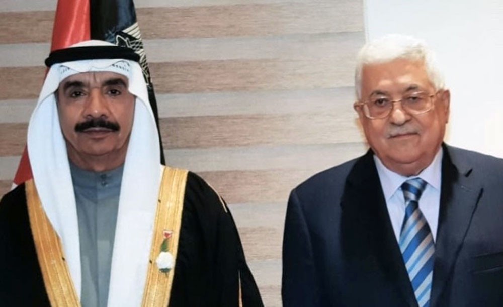 محمود عباس يتسلم أوراق اعتماد أحمد الرويعي كسفير غير مقيم