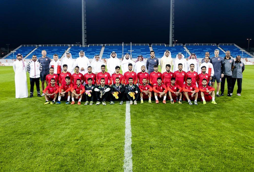 وزير شؤون الشباب والرياضة يشهد تدريب المنتخب الوطني الأول
