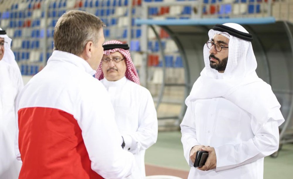 وزير الشباب يشهد تدريب المنتخب الوطني الأول