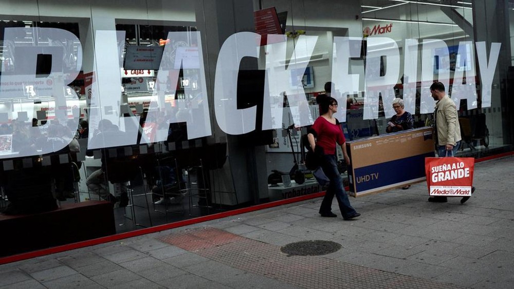 "Black Friday" تنعش مبيعات التجزئة البريطانية