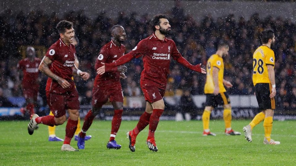 صلاح يقود ليفربول لفوز صعب ويتصدر ترتيب الهدافين