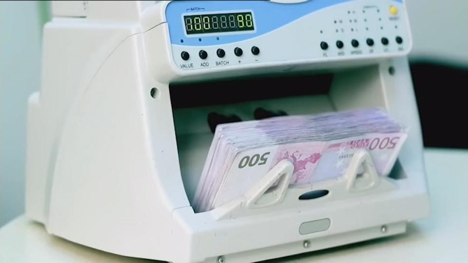 إيطاليا تتخلى عن إصلاح نظام التقاعد وإعانات للبطالة