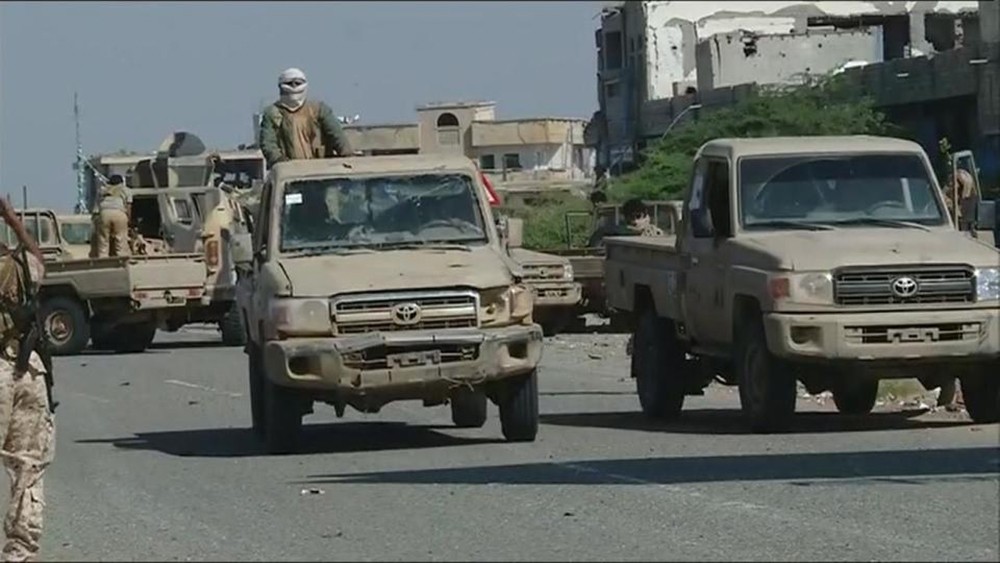 الجيش اليمني يعثر على مخزن أسلحة بصعدة.. ويتقدم في لحج