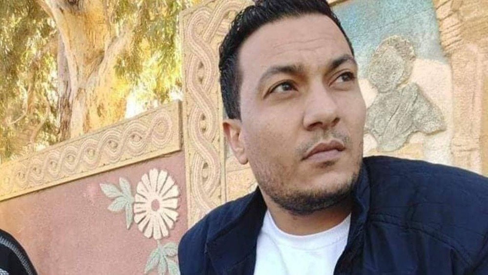 وفاة صحافي أضرم النار بنفسه تفجر احتجاجات في تونس