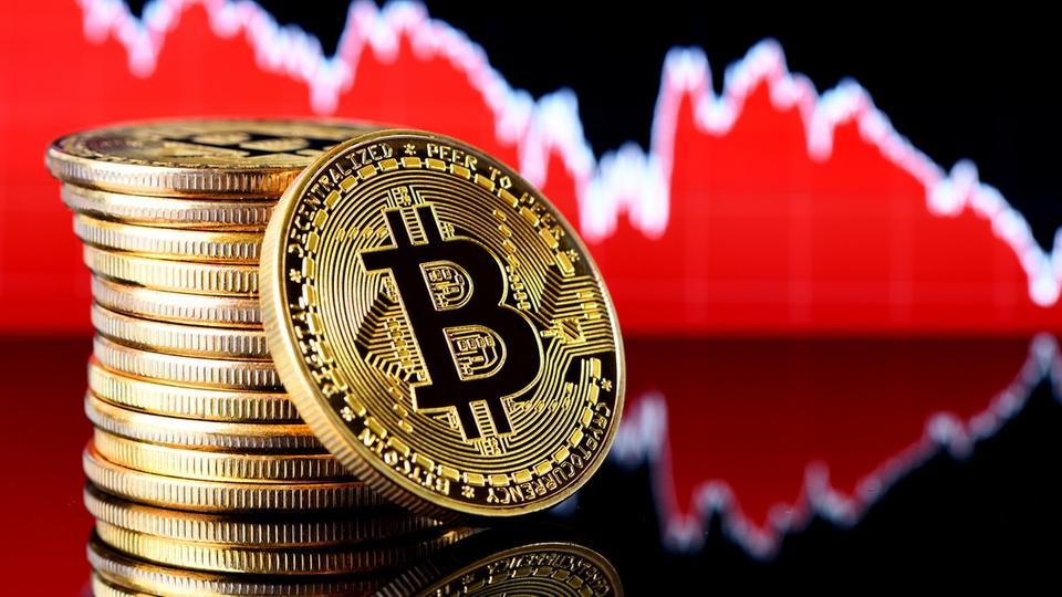 2018 عام خسائر البيتكوين.. هبوط مدوٍ بـ79%