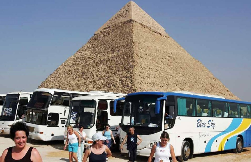مصر.. انفجار حافلة سياحية بمنطقة الهرم