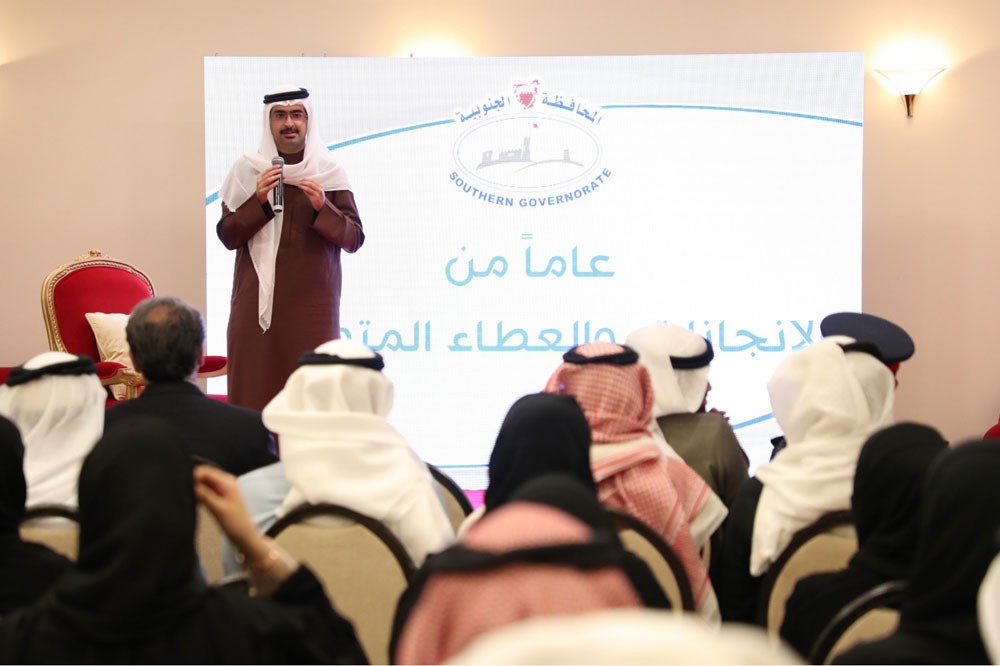 سمو محافظ المحافظة الجنوبية يكرم منتسبي المحافظة تقديرا لجهودهم