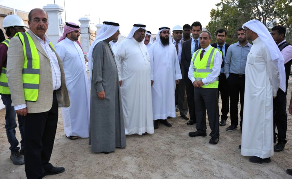 خلف يتفقد أعمال سير المرحلة الأولى لحديقة المحرق الكبرى