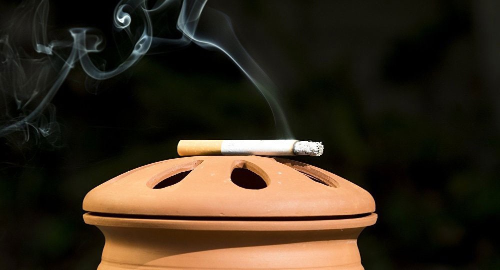 علماء: التدخين السلبي يمكن أن يؤدي إلى الموت المفاجئ