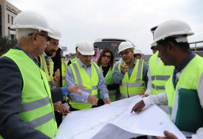 وزير الأشغال يتفقد مشروع تطوير المنافذ المؤدية إلى المبنى الجديد للمطار