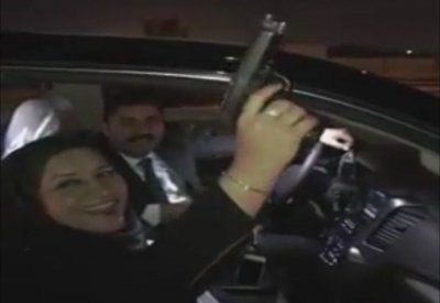 فيديو يورّط نائبة عراقية تطلق النار بالهواء 