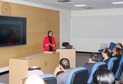 جامعة الخليج تستقطب احد خريجيها المتميزين في محاضرة 