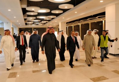 خلف يتفقد الاستعدادات النهائية لافتتاح مشروع تطوير سوق المحرق المركزي