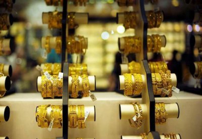  الذهب يهوي مع انتعاش الأسهم والدولار
