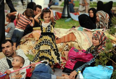 بعد غلق الجزائر حدودها.. قلق أممي على سوريين بالصحراء