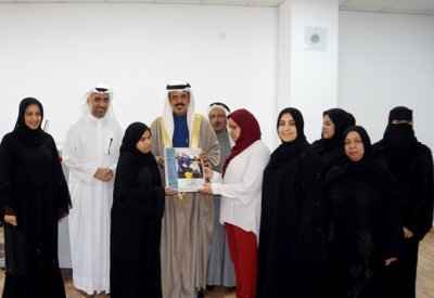 وزير التربية يطلع على إنتاج مطبعة الوزارة من كتب وأنشطة المكفوفين