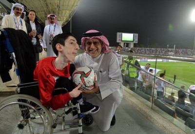 لفتة إنسانية من رئيس الإتحاد الآسيوي لكرة القدم