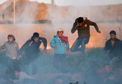 غزة.. وفاة فتى فلسطيني خلال احتجاجات الجمعة