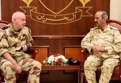 القائد العام لقوة دفاع البحرين يستقبل قائد القوات الفرنسية 