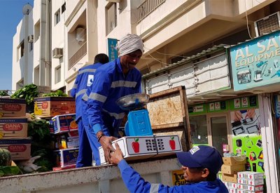 بلدية "الجنوبية" تقوم بحملة واسعة على الباعة الجائلين في مجمع 907 بالرفاع